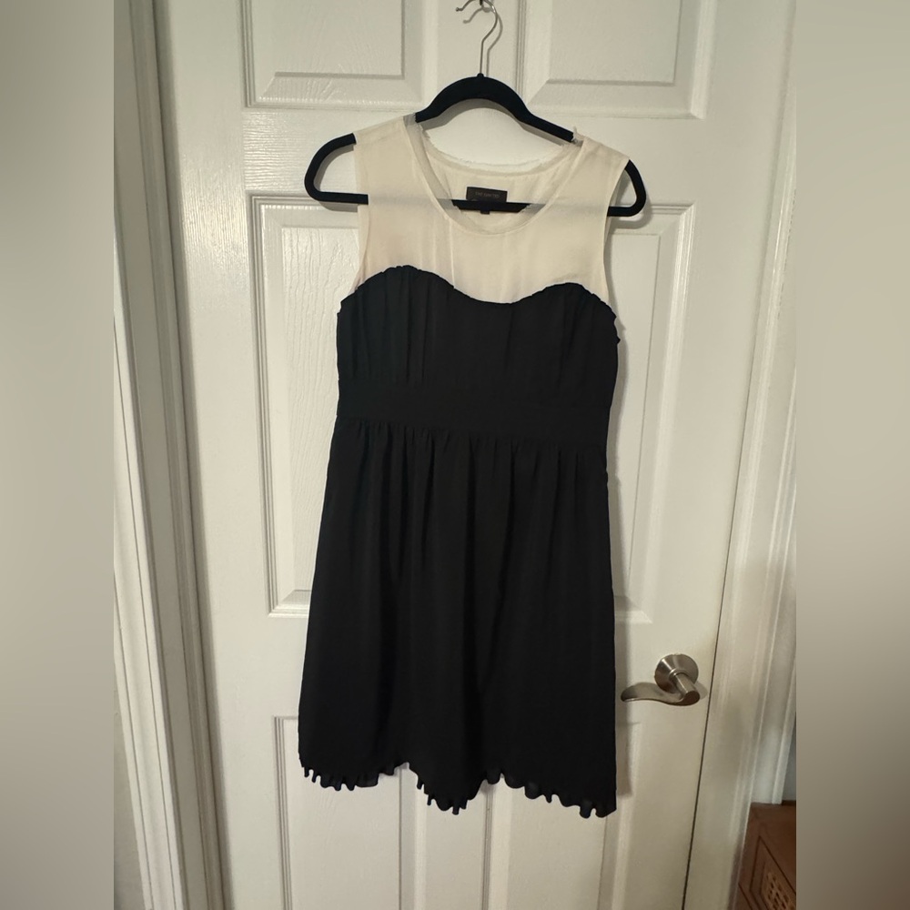 Womens classic cocktail dress, size 8